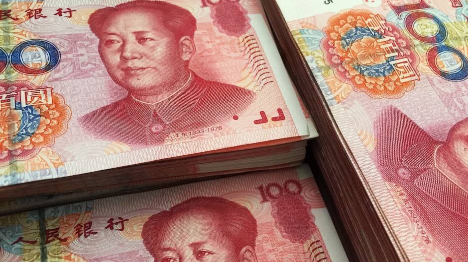 人民幣打得美元連連退縮 對(duì)我們真的是好事嗎？